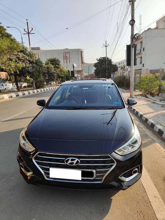 https://images10.gaadi.com/usedcar_image/4400781/original/processed_41717dd869ea6b052a3a3a2544e9ce3a.jpg?imwidth=6401