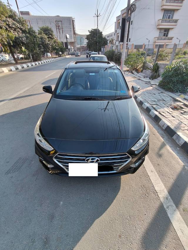 https://images10.gaadi.com/usedcar_image/4400781/original/processed_8e5be68011398363f53f0f9152d4928b.jpg?imwidth=6402