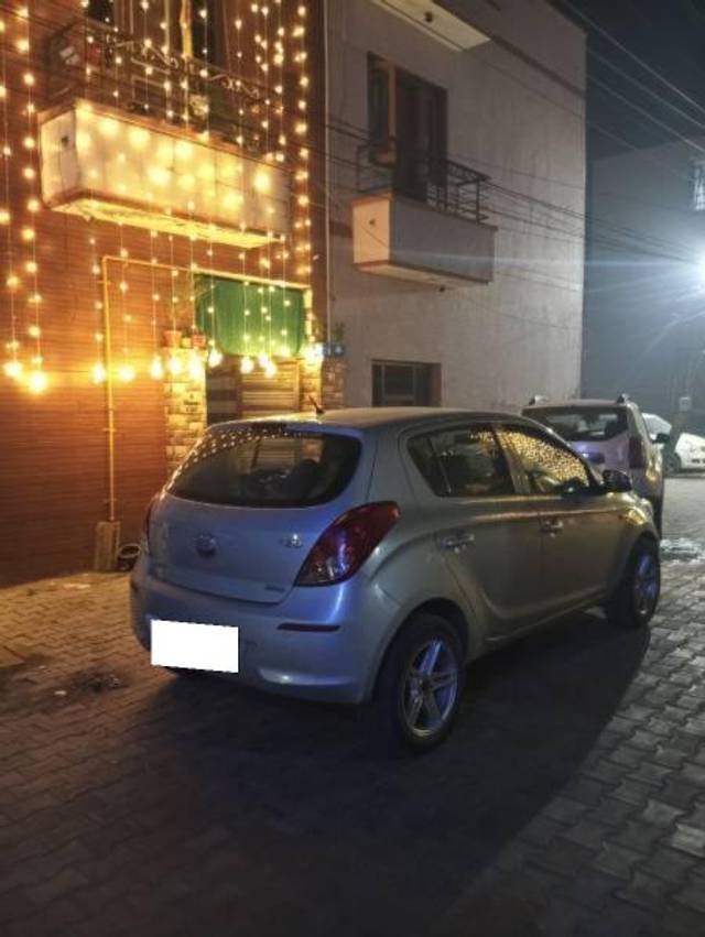 https://images10.gaadi.com/usedcar_image/4400928/original/processed_4bdc37cc-adde-4382-bf7c-50a58ea908d0.jpg?imwidth=6400