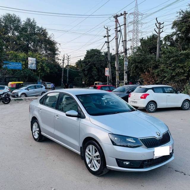 https://images10.gaadi.com/usedcar_image/4400930/original/processed_0ca30c30e024bd0c2e149e8e62049dce.jpg?imwidth=6400