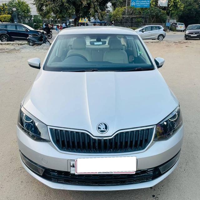 https://images10.gaadi.com/usedcar_image/4400930/original/processed_dd1f0795fdfa924c7b7292128793c059.jpg?imwidth=6402