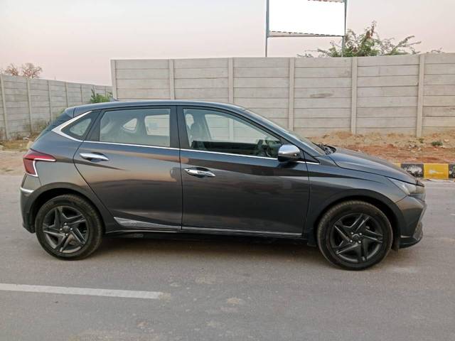 https://images10.gaadi.com/usedcar_image/4400945/original/processed_dde20bec861f868b158ddd7f80c543df.jpg?imwidth=6401