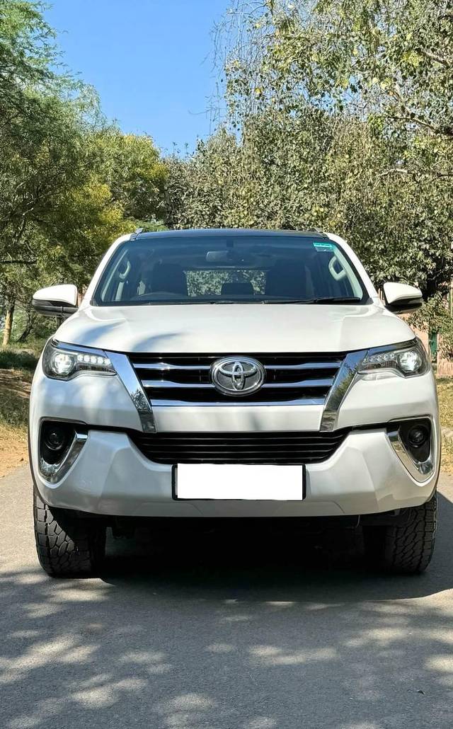https://images10.gaadi.com/usedcar_image/4401087/original/processed_43d7da1727087f99a53d8af559ec5692.jpg?imwidth=6400