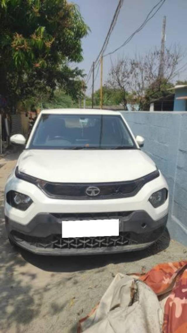 https://images10.gaadi.com/usedcar_image/4401145/original/processed_39b09c09-c4ba-4428-9e2f-46c119fa1ad6.jpg?imwidth=6400