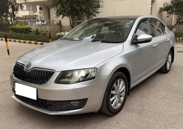 https://images10.gaadi.com/usedcar_image/4401182/original/03e7693e18e60cc2eaa7dbbe16b3d151.jpeg?imwidth=6400