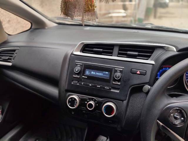 https://images10.gaadi.com/usedcar_image/4401190/original/bdeeb68f1c3cf6e67ea7bfe70b4baacd.jpg?imwidth=6401
