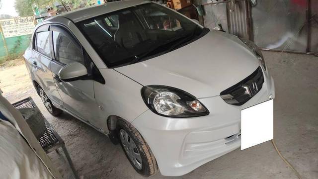 https://images10.gaadi.com/usedcar_image/4401192/original/2f5b15deb0747ff21ea0409530557176.jpg?imwidth=6402