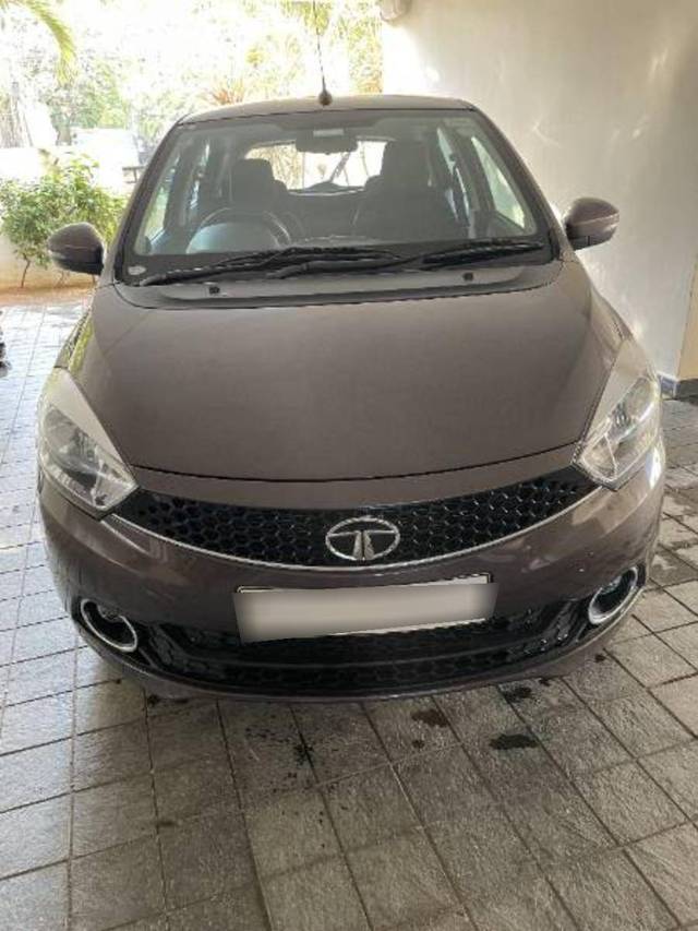 https://images10.gaadi.com/usedcar_image/4401193/original/ade49417cfac90cedb8ae5ff1a8c8f8a.jpeg?imwidth=6402