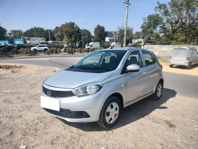 https://images10.gaadi.com/usedcar_image/4401224/original/processed_ade7189b-46b3-4d80-9801-e535e37d0152.jpg?imwidth=6401