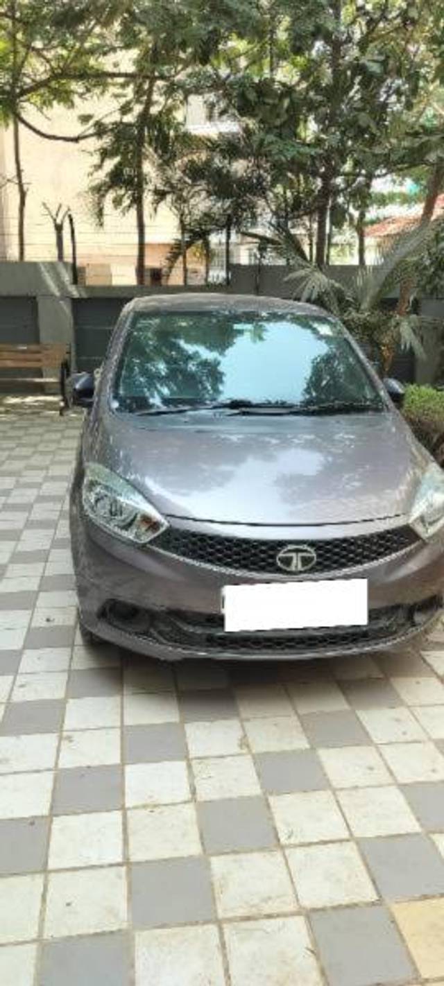 https://images10.gaadi.com/usedcar_image/4401231/original/processed_1dcbefef-eeff-4cd9-a3a5-0d42ccbee3a6.jpg?imwidth=6401