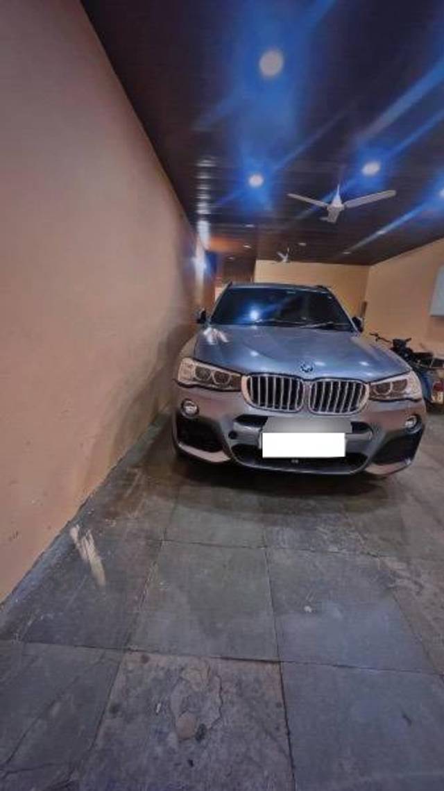 https://images10.gaadi.com/usedcar_image/4401263/original/processed_d35e1cff-393a-46ae-afd6-525b6c777f6f.jpeg?imwidth=6400