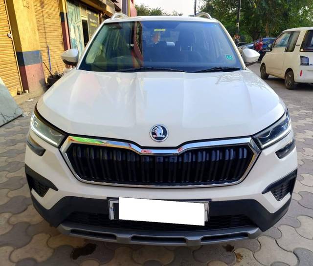 https://images10.gaadi.com/usedcar_image/4401375/original/processed_5b9cb09c84b4caf93ab3ef9a178071a6.jpeg?imwidth=6402