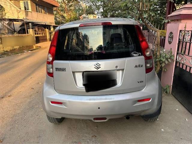 https://images10.gaadi.com/usedcar_image/4401386/original/processed_e9b58edc-6614-4459-a051-270bfa2b5fb8.jpeg?imwidth=6402