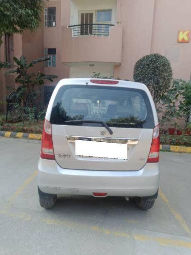 https://images10.gaadi.com/usedcar_image/4401418/original/05c1cee1b05155366f9ea2923b6749eb.jpg?imwidth=6401