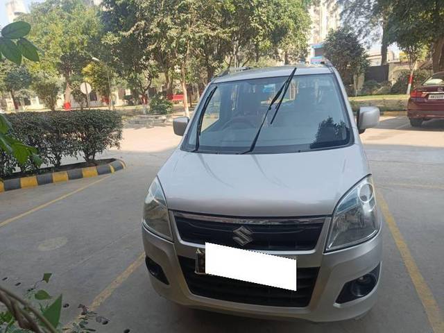 https://images10.gaadi.com/usedcar_image/4401418/original/b14b6a1b157868fe99216e24cf0c7a0f.jpg?imwidth=6400