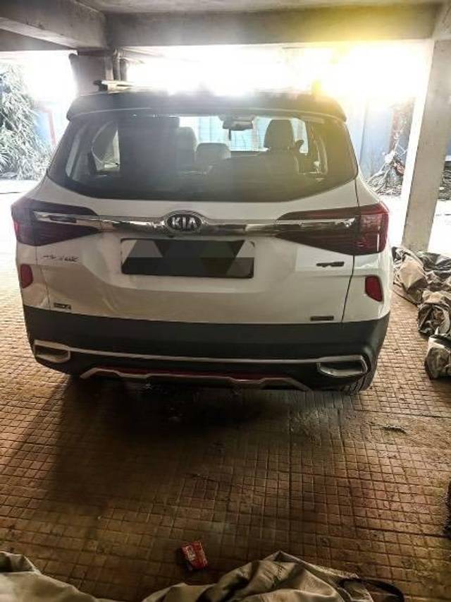 https://images10.gaadi.com/usedcar_image/4401495/original/processed_fb844587-b95b-4fcf-aaa8-d72f161cd61e.jpeg?imwidth=6402