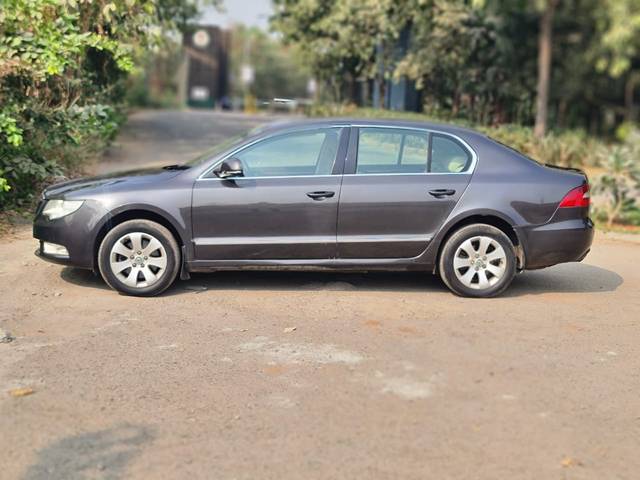 https://images10.gaadi.com/usedcar_image/4401501/original/d58090ba0a93495bef6cdd7bc89ffc3b.jpeg?imwidth=6402