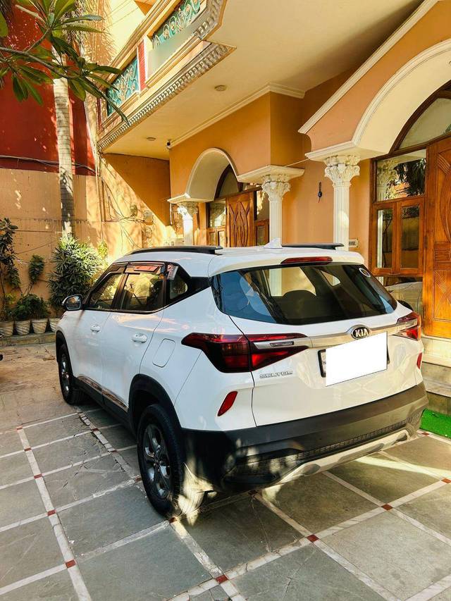 https://images10.gaadi.com/usedcar_image/4401533/original/74c0d2d2a15089387ec78e4fdbd4ccd8.jpg?imwidth=6401