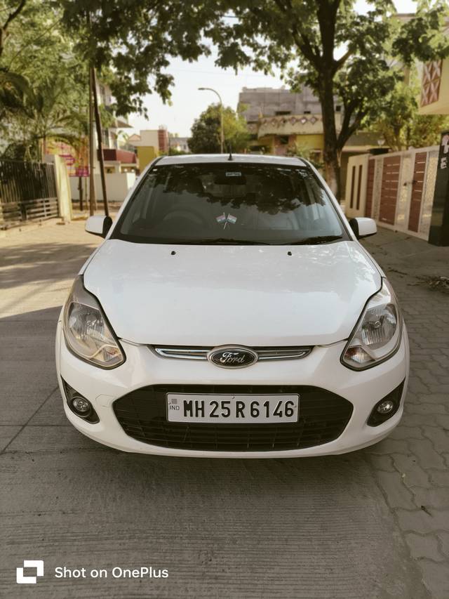 https://images10.gaadi.com/usedcar_image/4401602/original/e614672c8faa2f526bcf003c62cd5c5d.jpg?imwidth=6402