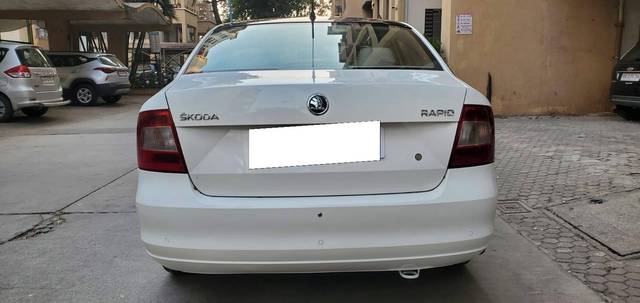 https://images10.gaadi.com/usedcar_image/4401644/original/processed_57b8ae866e484f720d6305ce6aba6872.jpg?imwidth=6401