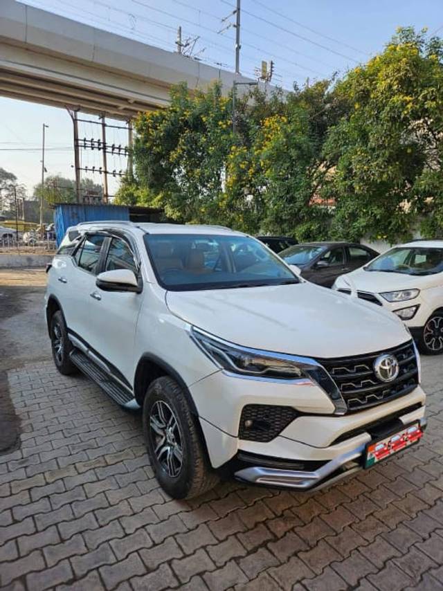 https://images10.gaadi.com/usedcar_image/4401713/original/4289c45ed5db0b57f6697978b14f9f84.jpg?imwidth=6400