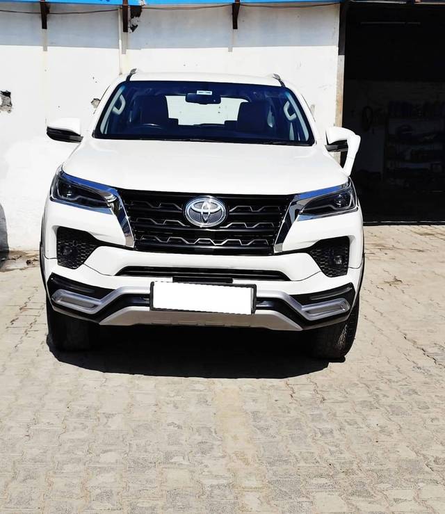 https://images10.gaadi.com/usedcar_image/4401713/original/processed_fdf520ab7ad9d7cb20237db0ed0af098.jpg?imwidth=6402