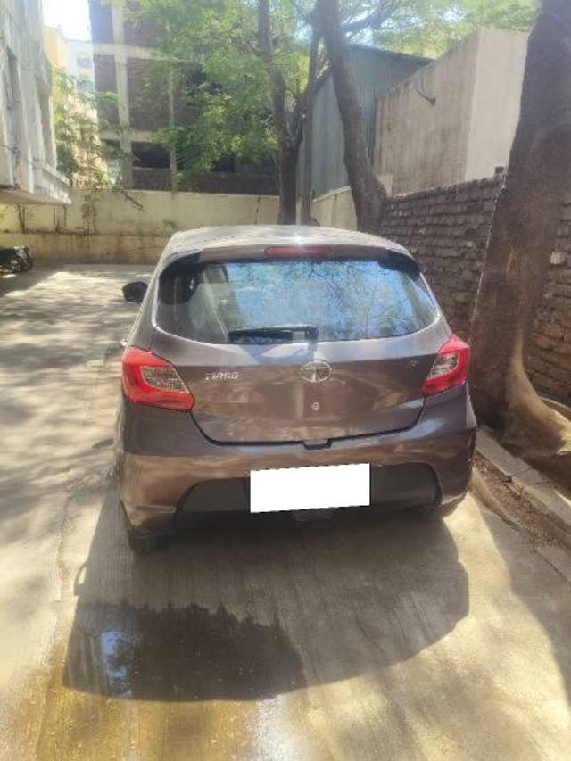 https://images10.gaadi.com/usedcar_image/4401720/original/processed_80a31552-0773-49b5-8b1e-4ef3a5973d2c.jpg?imwidth=6401