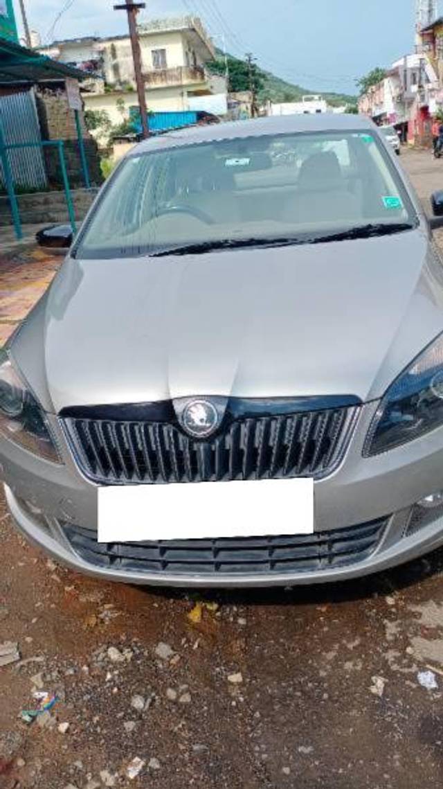 https://images10.gaadi.com/usedcar_image/4401734/original/processed_a81b5b99-c6b8-4f76-a3f1-f9df5d6ab5b5.jpg?imwidth=6401