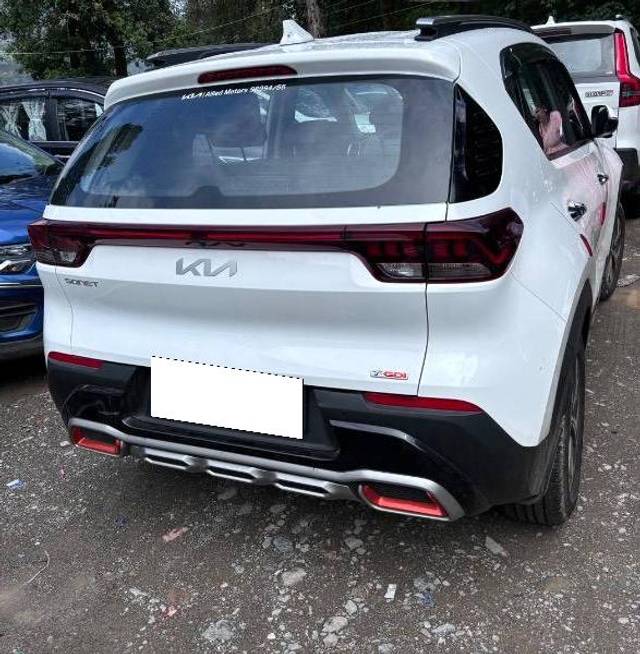 https://images10.gaadi.com/usedcar_image/4401771/original/processed_3a1eb86e-92b2-433f-b5ae-20ae5f25622d.jpeg?imwidth=6402