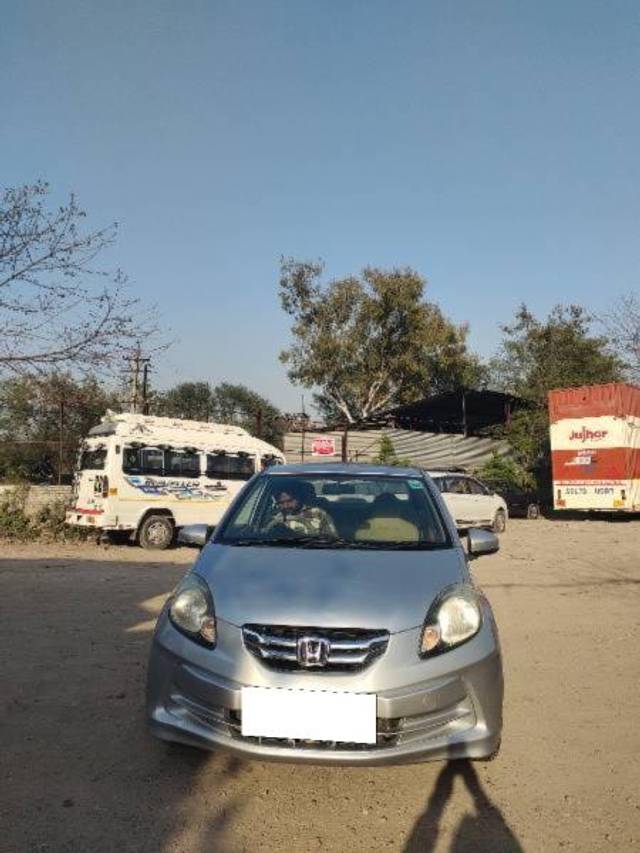 https://images10.gaadi.com/usedcar_image/4401853/original/processed_9d61a870-cb5b-4635-b131-b554cf3819a3.jpg?imwidth=6400