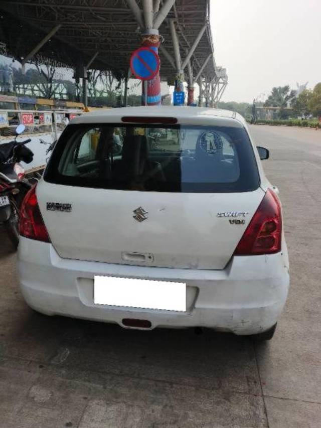 https://images10.gaadi.com/usedcar_image/4401921/original/processed_667fd36a-fcc2-4523-abf1-bc3ec54335d5.jpg?imwidth=6401