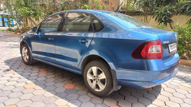 https://images10.gaadi.com/usedcar_image/4401939/original/processed_bff251ec-b350-4e33-8e34-babfdcd0e1b2.jpg?imwidth=6402