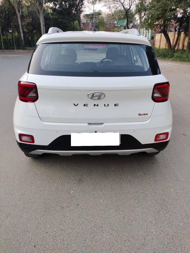 https://images10.gaadi.com/usedcar_image/4402035/original/processed_7601f0d96515021b04e5723b0fc967d4.jpg?imwidth=6402