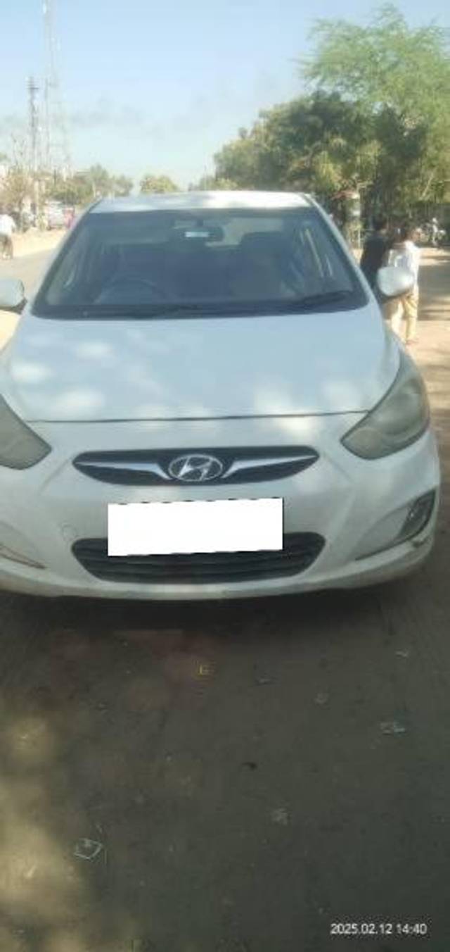 https://images10.gaadi.com/usedcar_image/4402085/original/processed_7545d75b-c795-479d-be8f-6b33e8e6b4c7.jpg?imwidth=6400