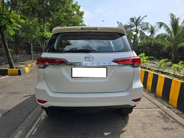 https://images10.gaadi.com/usedcar_image/4402131/original/processed_7157772ba0fa0a5a87a28049b20c7964.jpg?imwidth=6402