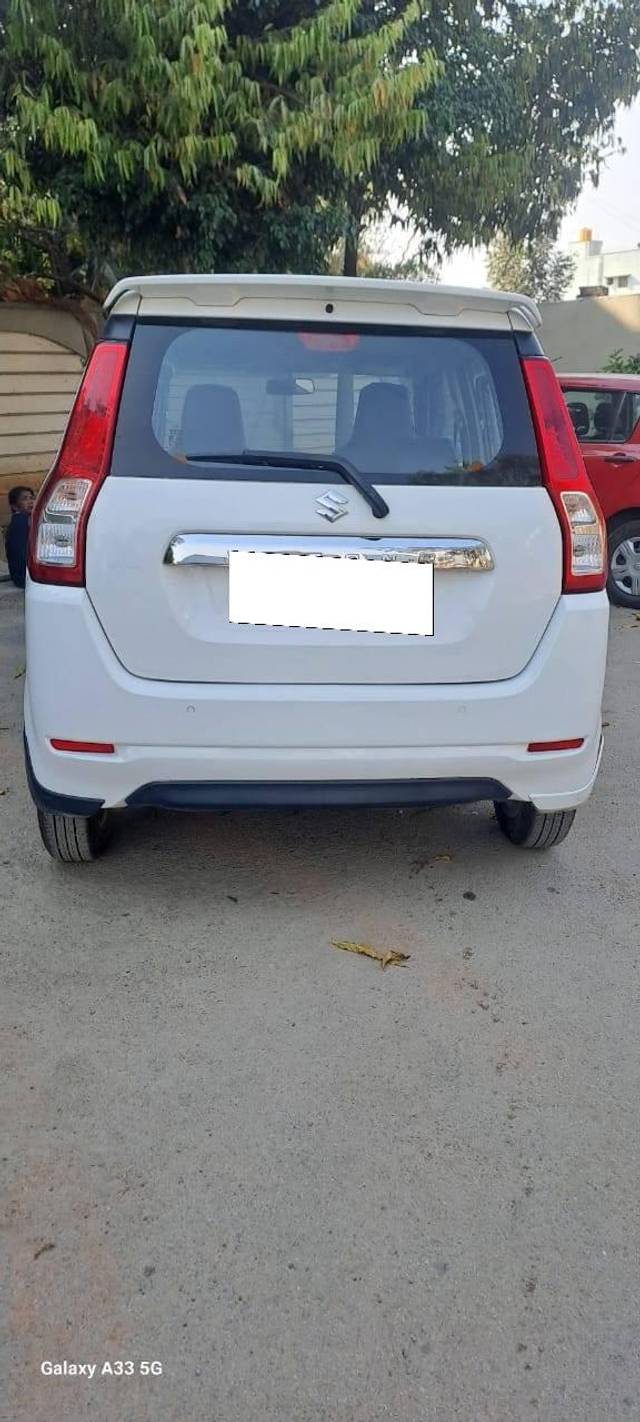 https://images10.gaadi.com/usedcar_image/4402139/original/processed_6b6463a3f8316ab2a1f2076093ff8f54.jpg?imwidth=6401