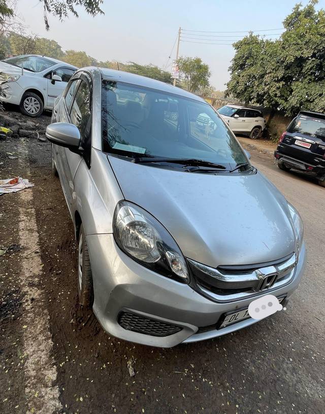 https://images10.gaadi.com/usedcar_image/4402183/original/processed_379eefb3-18d3-4fd8-9493-0236ab7811c0.jpeg?imwidth=6401