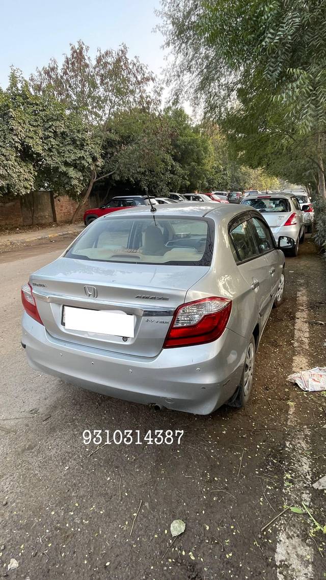 https://images10.gaadi.com/usedcar_image/4402183/original/processed_adc0bc69-5533-4c10-a090-b4af50cd627c.jpeg?imwidth=6402