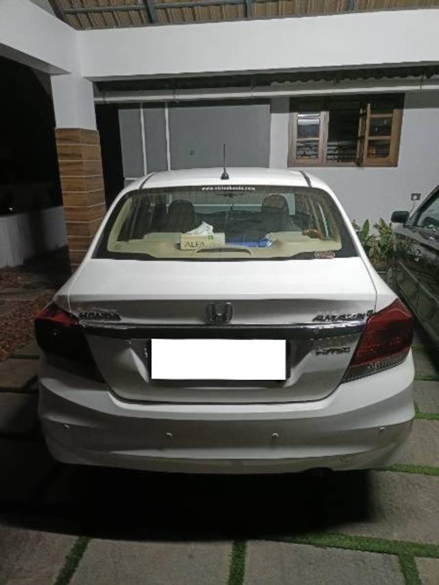 https://images10.gaadi.com/usedcar_image/4402246/original/processed_2511af68-9923-47d1-aea7-aafb187b75d5.jpg?imwidth=6400