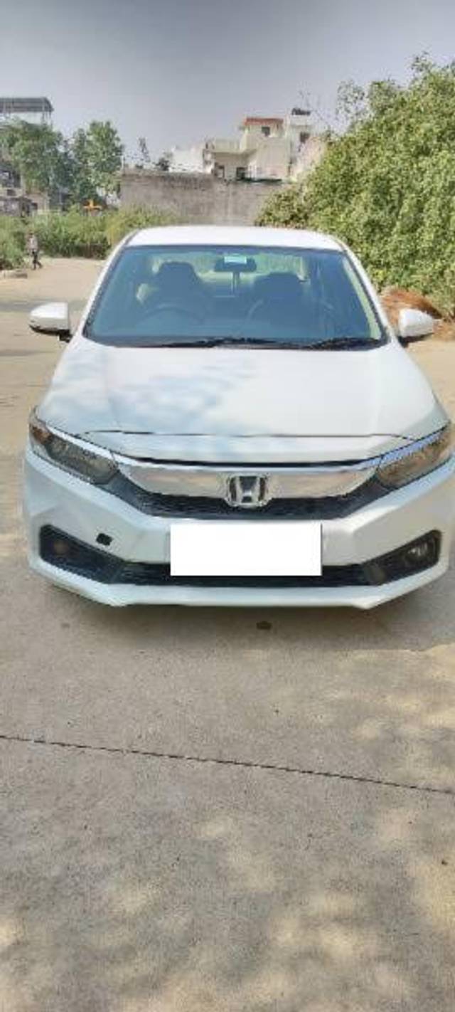 https://images10.gaadi.com/usedcar_image/4402251/original/processed_3d0f9e65-2001-4bf1-943c-ebf07c5c62db.jpg?imwidth=6400