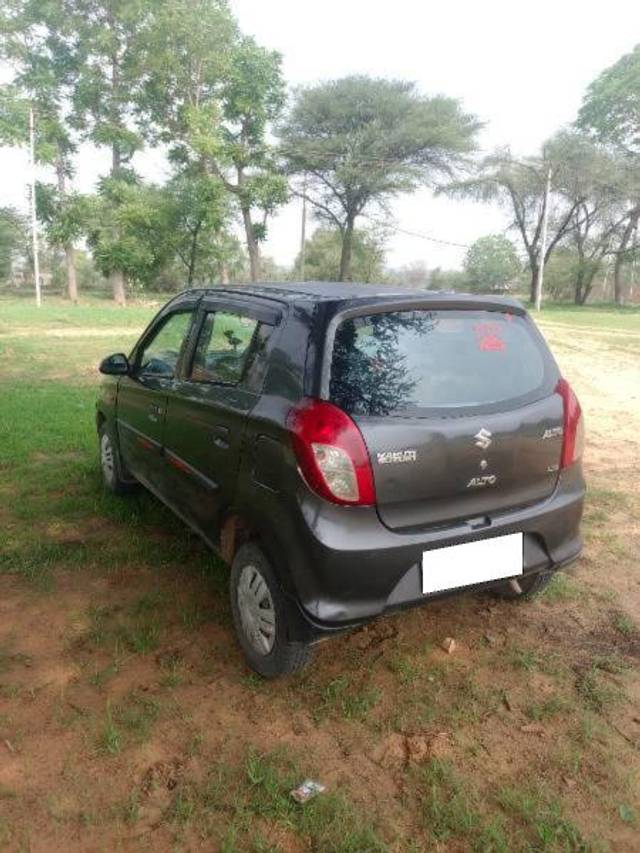 https://images10.gaadi.com/usedcar_image/4402306/original/processed_d28bc325-e93d-4de7-a981-64110cb2d0a9.jpg?imwidth=6402