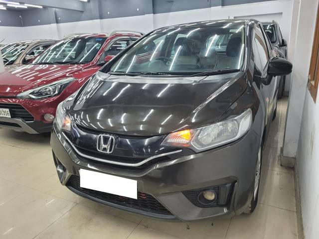 https://images10.gaadi.com/usedcar_image/4402407/original/processed_d0697eccca2fe1916eea093f38166e05.jpg?imwidth=6402