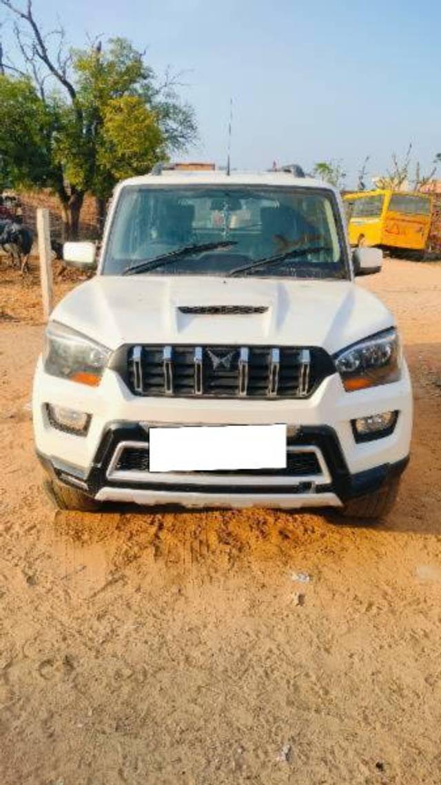 https://images10.gaadi.com/usedcar_image/4402423/original/processed_760cf96a-1211-4e3e-bb45-bec8ae70bb60.jpg?imwidth=6400