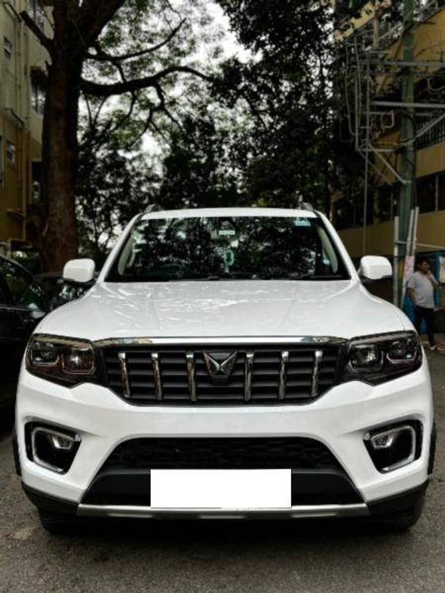 https://images10.gaadi.com/usedcar_image/4402468/original/50bf5e528bfd5eb4fb0f66e2cdc327db.jpeg?imwidth=6400