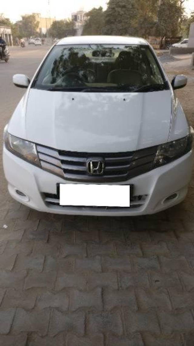 https://images10.gaadi.com/usedcar_image/4402507/original/processed_5f844efb-d130-4e83-9900-c661eb34fbc1.jpg?imwidth=6400