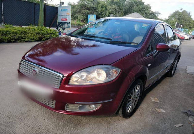 https://images10.gaadi.com/usedcar_image/4402542/original/e3f2f60658675d14a25e73f0c743bdb1.jpeg?imwidth=6401