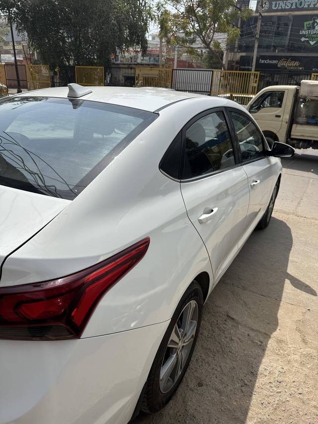 https://images10.gaadi.com/usedcar_image/4402604/original/processed_050d5b6f28e0d38e07d3016350cd4ab0.jpeg?imwidth=6401