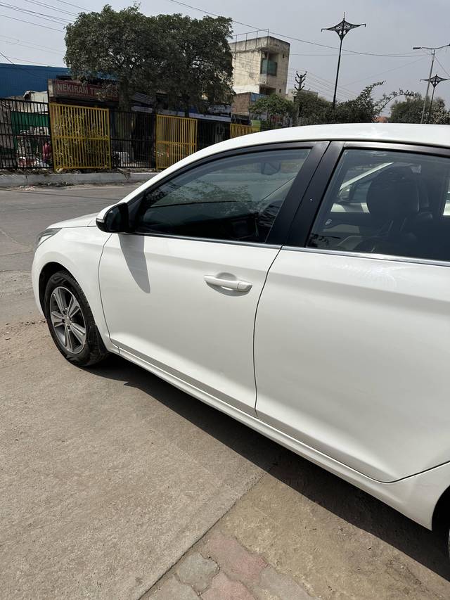 https://images10.gaadi.com/usedcar_image/4402604/original/processed_a9a85872551bc5a894a9dea7fcc61683.jpeg?imwidth=6402