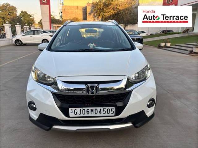 https://images10.gaadi.com/usedcar_image/4402703/original/34312da8eb29152c2573a1356ff288db.jpeg?imwidth=6400