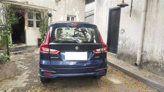 https://images10.gaadi.com/usedcar_image/4402728/original/138dc35909396f26db49daf3db47dfe8.jpg?imwidth=6402